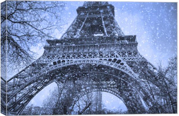 Winter Wonderland at the Eiffel Tower Canvas Print by Les McLuckie