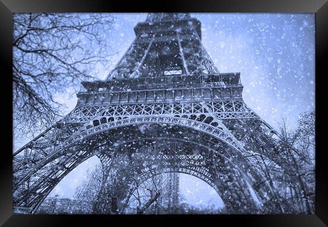 Winter Wonderland at the Eiffel Tower Framed Print by Les McLuckie