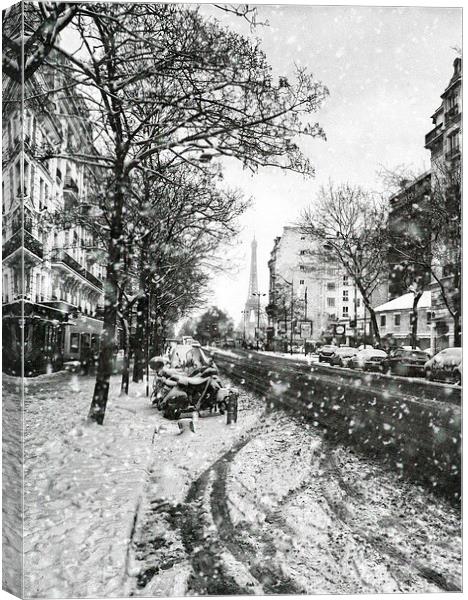 Winter Wonderland in Paris Canvas Print by Les McLuckie