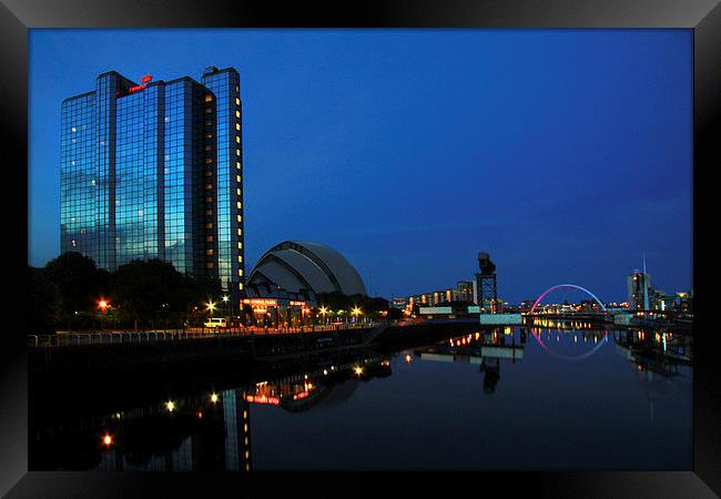 Captivating Night Scene of River Clyde Framed Print by Les McLuckie