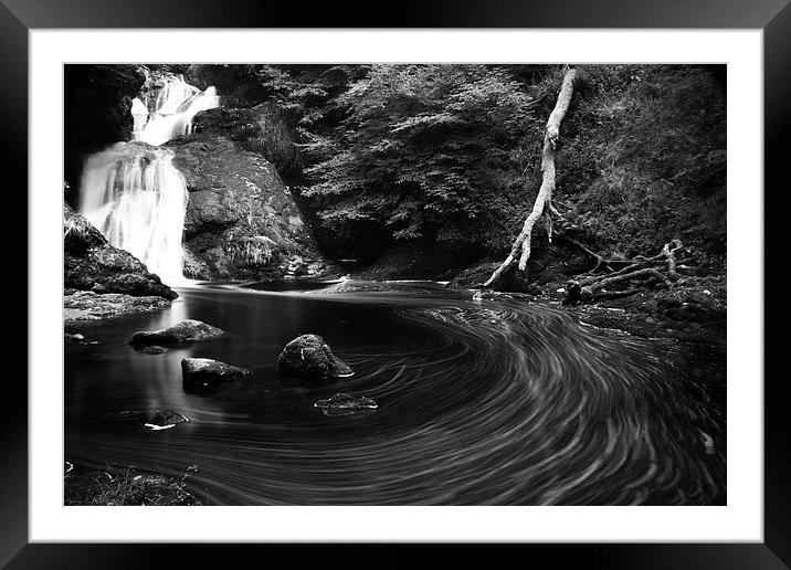 Majestic Falls Framed Mounted Print by Les McLuckie