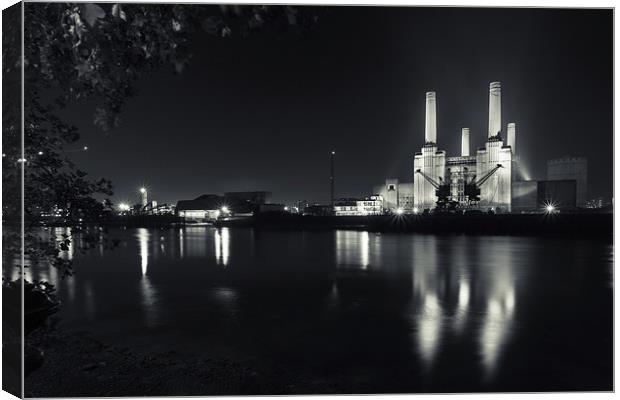 Battersea Power Station at night (mono) Canvas Print by Izzy Standbridge