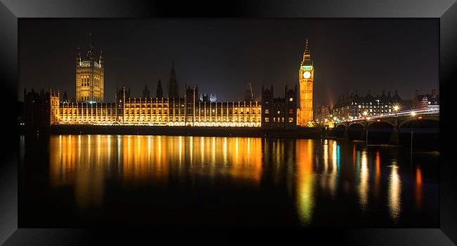 Houses of Parliament at night Framed Print by Izzy Standbridge