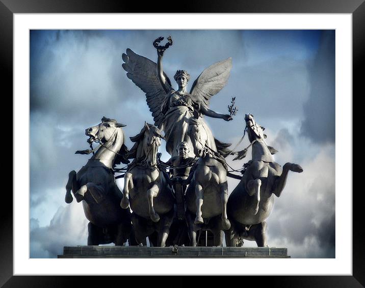 Wellington Arch  Framed Mounted Print by mike fendt