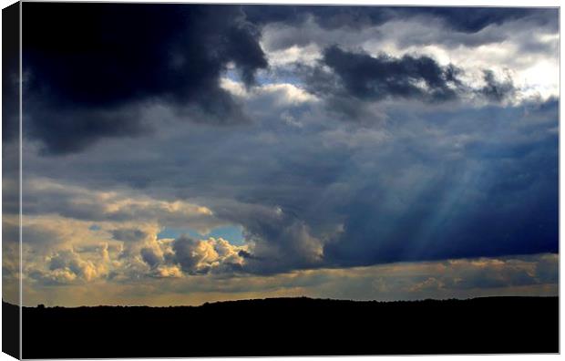 RAYS OF LIGHT Canvas Print by David Atkinson