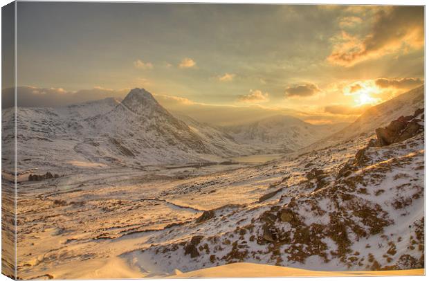 March sunset - Ogwen valley Canvas Print by Rory Trappe