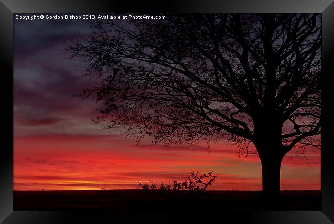 Sunset over the ridgeway, Oxfordshire. Framed Print by Gordon Bishop
