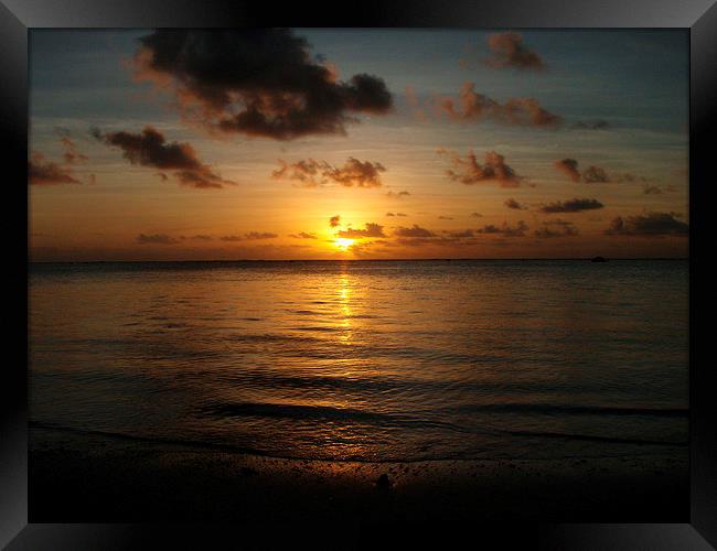 pacific island sunset Framed Print by uk crunch