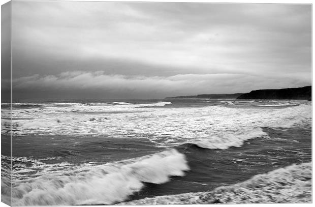 Scarborough waves Canvas Print by Ian Middleton