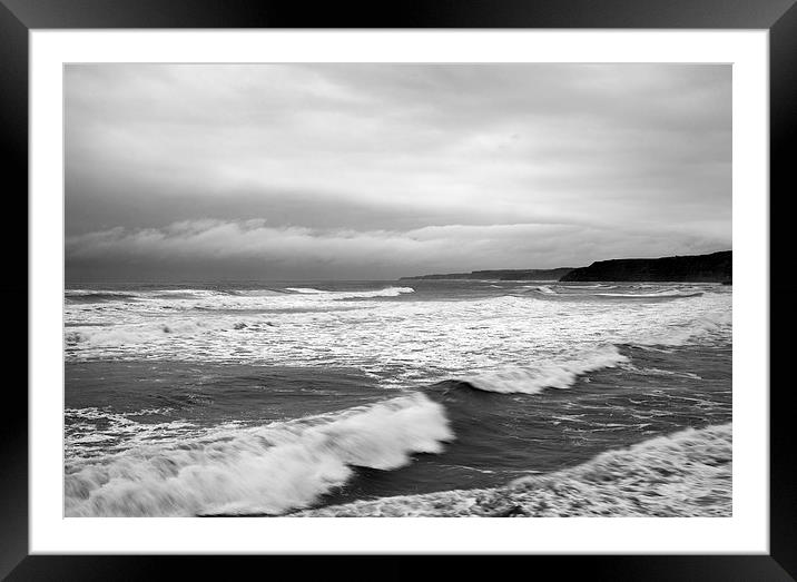 Scarborough waves Framed Mounted Print by Ian Middleton