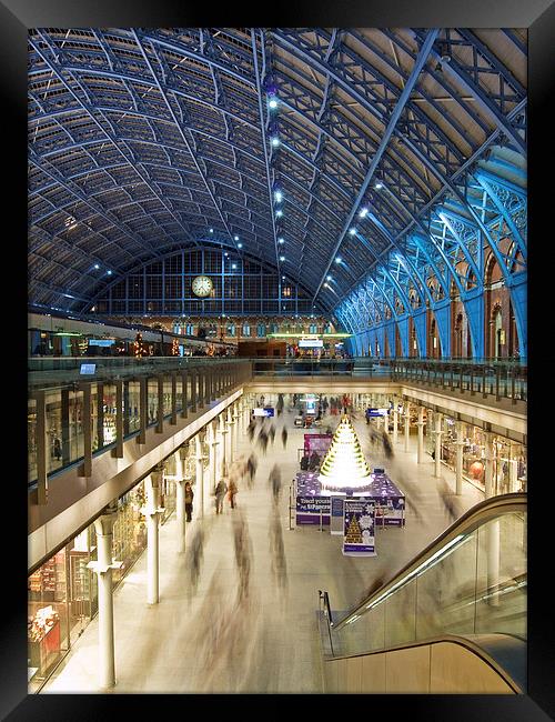 St Pancras lives again Framed Print by Andy Armitage