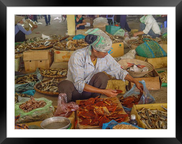 Vietnamese Fish Market Framed Mounted Print by colin chalkley