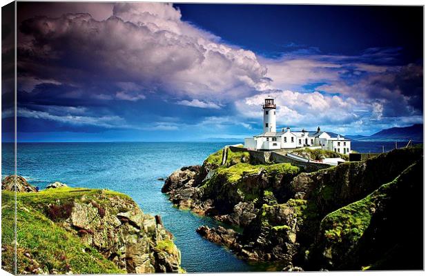 Lighthouse in Ireland Canvas Print by Richard Draper