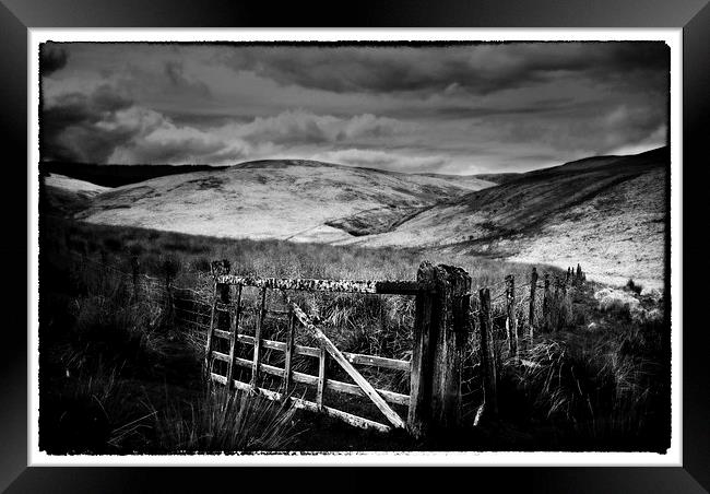 Old Gate leading to the hills Wales Framed Print by Andrew chittock
