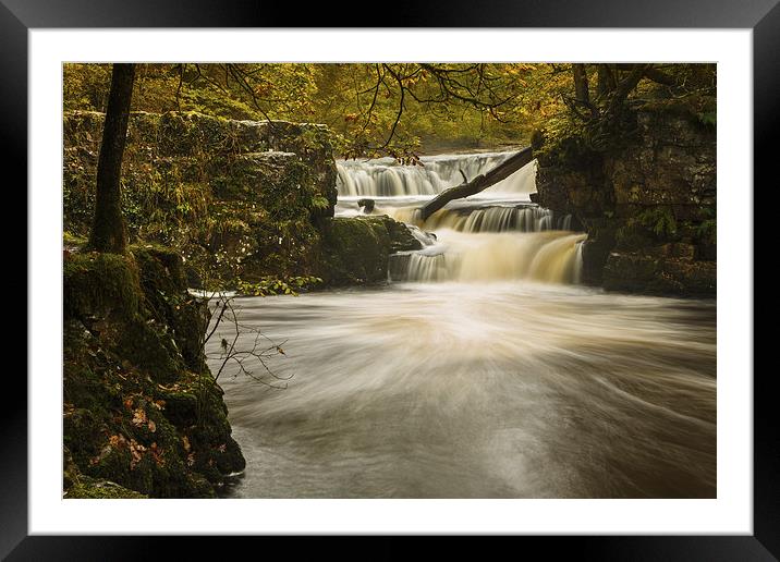 Horseshoe falls, Nedd Fechan river Framed Mounted Print by Izzy Standbridge