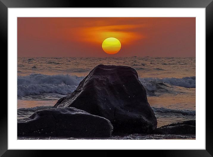 Sri Lanka : Sunset Framed Mounted Print by colin chalkley