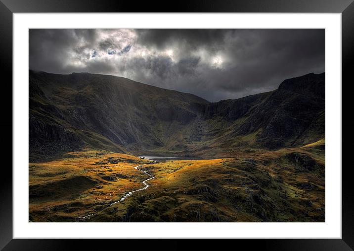 Cwm Idwal - Take a view Framed Mounted Print by Rory Trappe