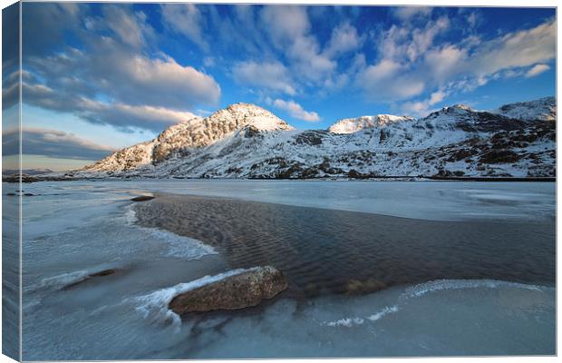 Llyn Ogwen Canvas Print by Rory Trappe