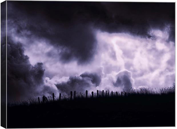 Storm Approaching Canvas Print by Fraser Hetherington
