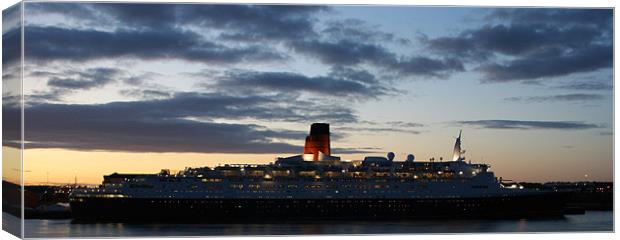 QE2 Canvas Print by George Young
