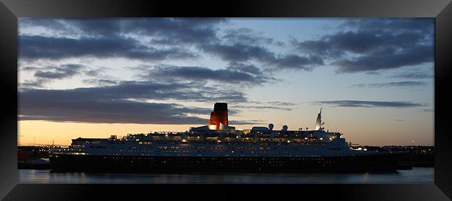 QE2 Framed Print by George Young