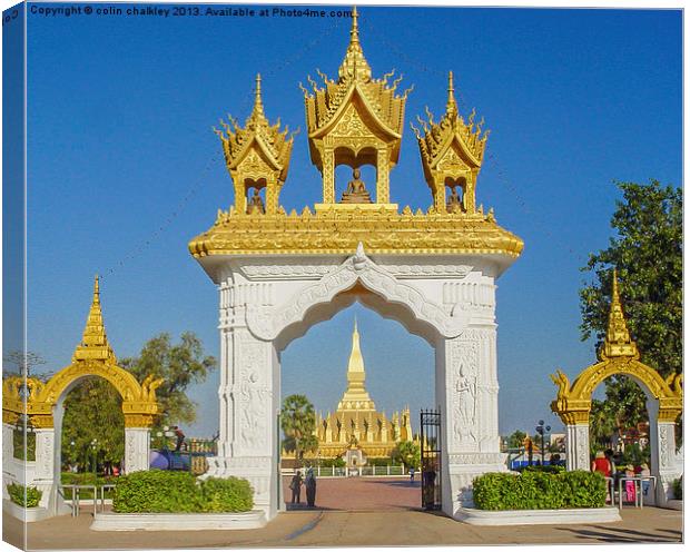 Pha That Luang - Main gate Canvas Print by colin chalkley