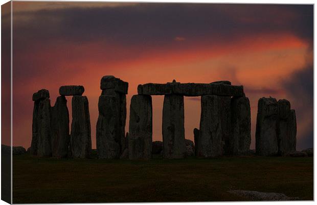 Stonehenge sunset Canvas Print by Elaine Pearson