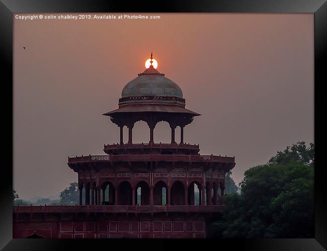 Sunrise at the Taj Mahal Framed Print by colin chalkley