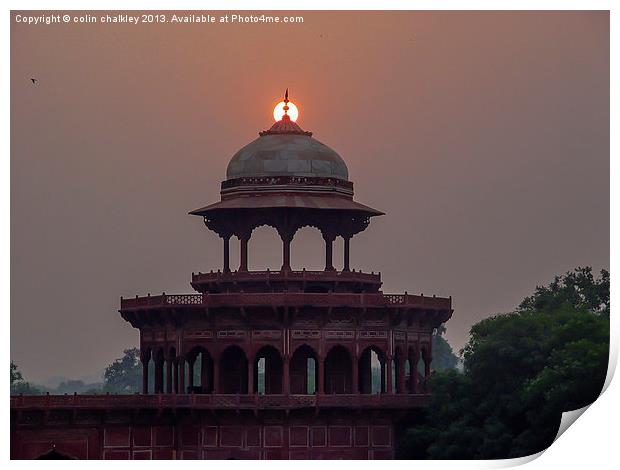 Sunrise at the Taj Mahal Print by colin chalkley