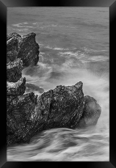 Stormy coastline Framed Print by Ian Jones