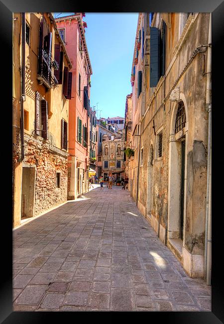 An Alleyway in Venice Framed Print by Tom Gomez