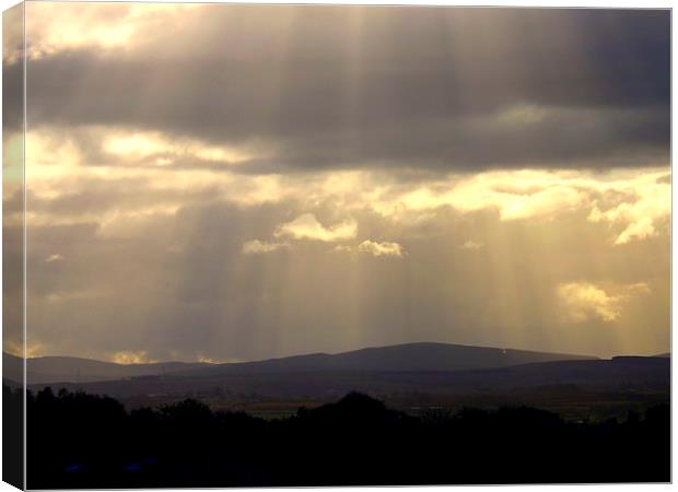 Clyde Valley Sunrays Canvas Print by Bill Lighterness