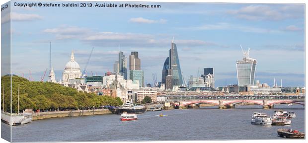 London skyline and river Thames Canvas Print by stefano baldini