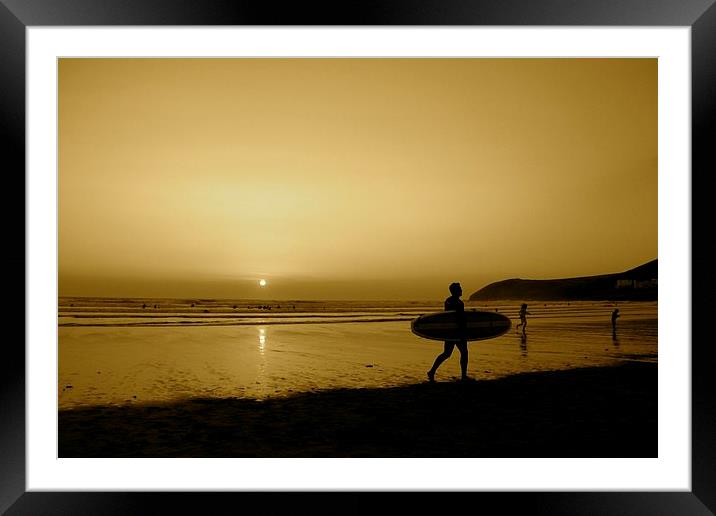 Surfer in sepia Framed Mounted Print by Helen Cooke