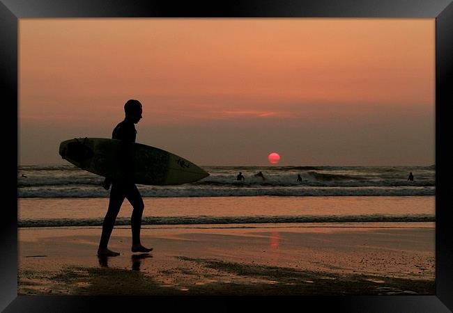 Silhouette of a surfer Framed Print by Helen Cooke