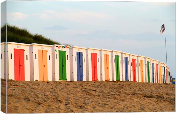 Woolacombe beach huts Canvas Print by Helen Cooke