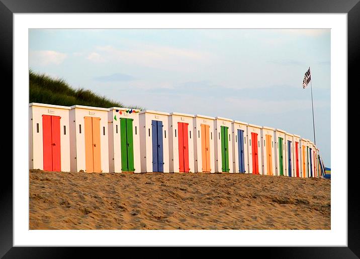 Woolacombe beach huts Framed Mounted Print by Helen Cooke