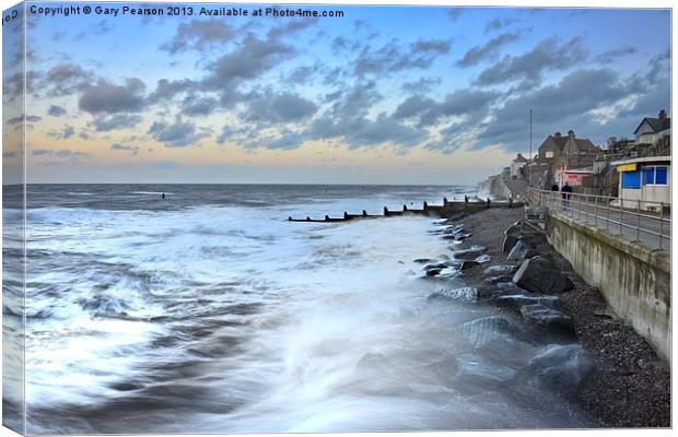 Breaking waves in Sheringham Canvas Print by Gary Pearson
