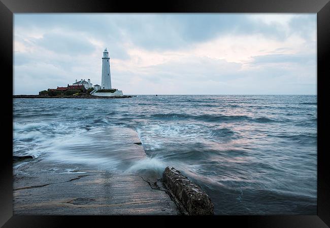 Saint Marys Lighthouse at Whitley Bay Framed Print by Ian Middleton