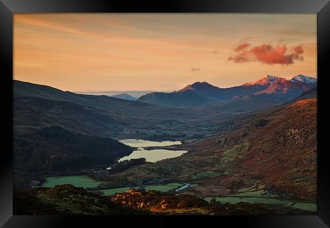 Snowdon sunrise Framed Print by Rory Trappe