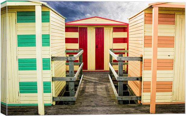 Colourful beach huts Canvas Print by Thanet Photos