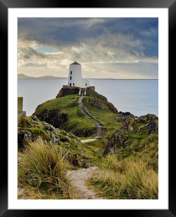 THE OLD LIGHTHOUSE, LLANDDWYN ISLAND, ANGLESEY Framed Mounted Print by Scott Taylor