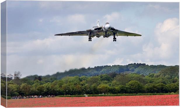 Avro Vulcan XH558 landing at Abingdon Canvas Print by Tony Bates
