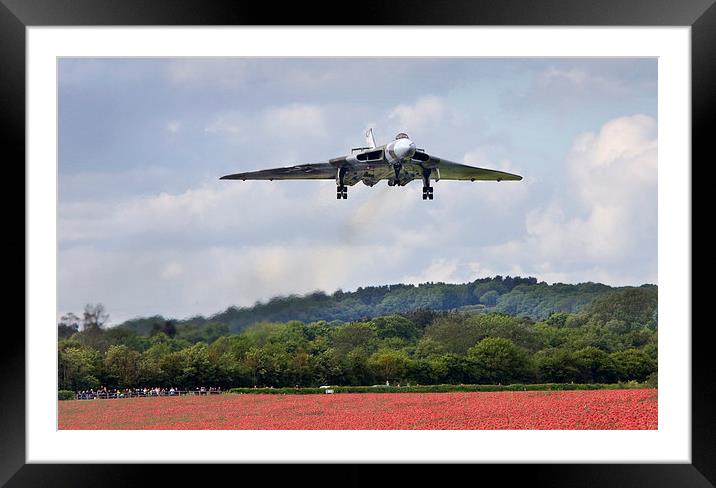 Avro Vulcan XH558 landing at Abingdon Framed Mounted Print by Tony Bates