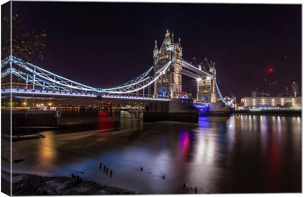 Tower Bridge at night Canvas Print by Stuart Gennery