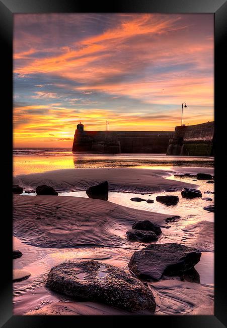 Saundersfoot Harbour Framed Print by Simon West