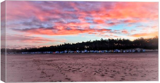 Wells next the sea sunset Canvas Print by Gary Pearson