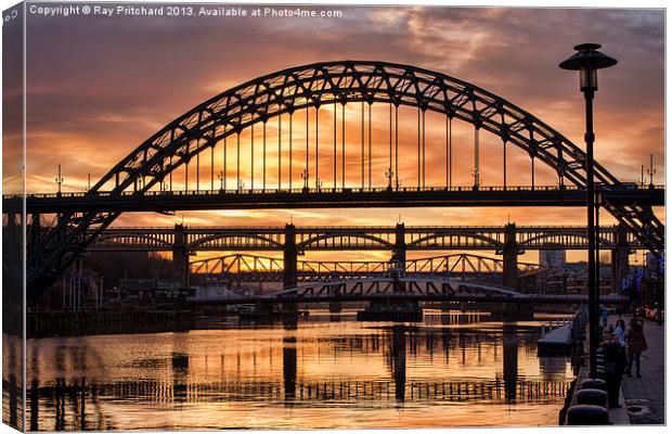 Sunset on the Tyne Canvas Print by Ray Pritchard