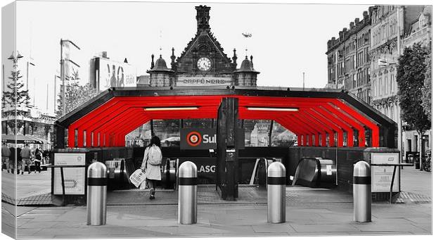A touch of red in Glasgow Canvas Print by carolann walker
