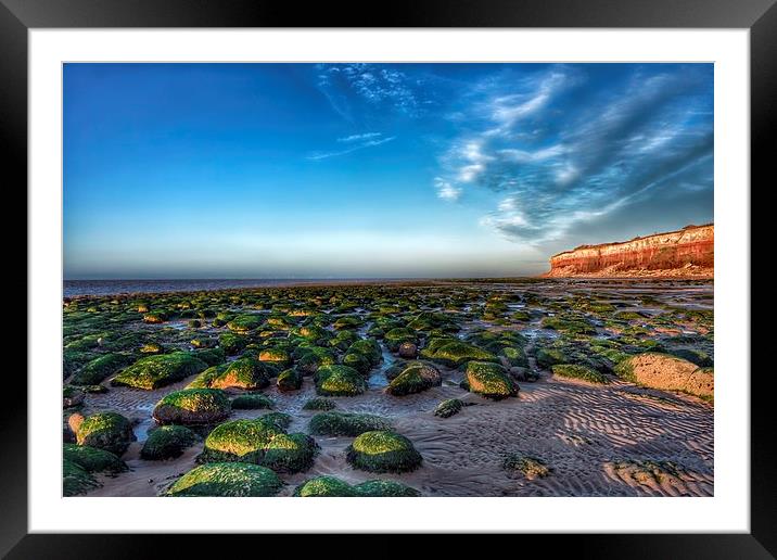 Hunstanton beach and cliffs Framed Mounted Print by Gary Pearson